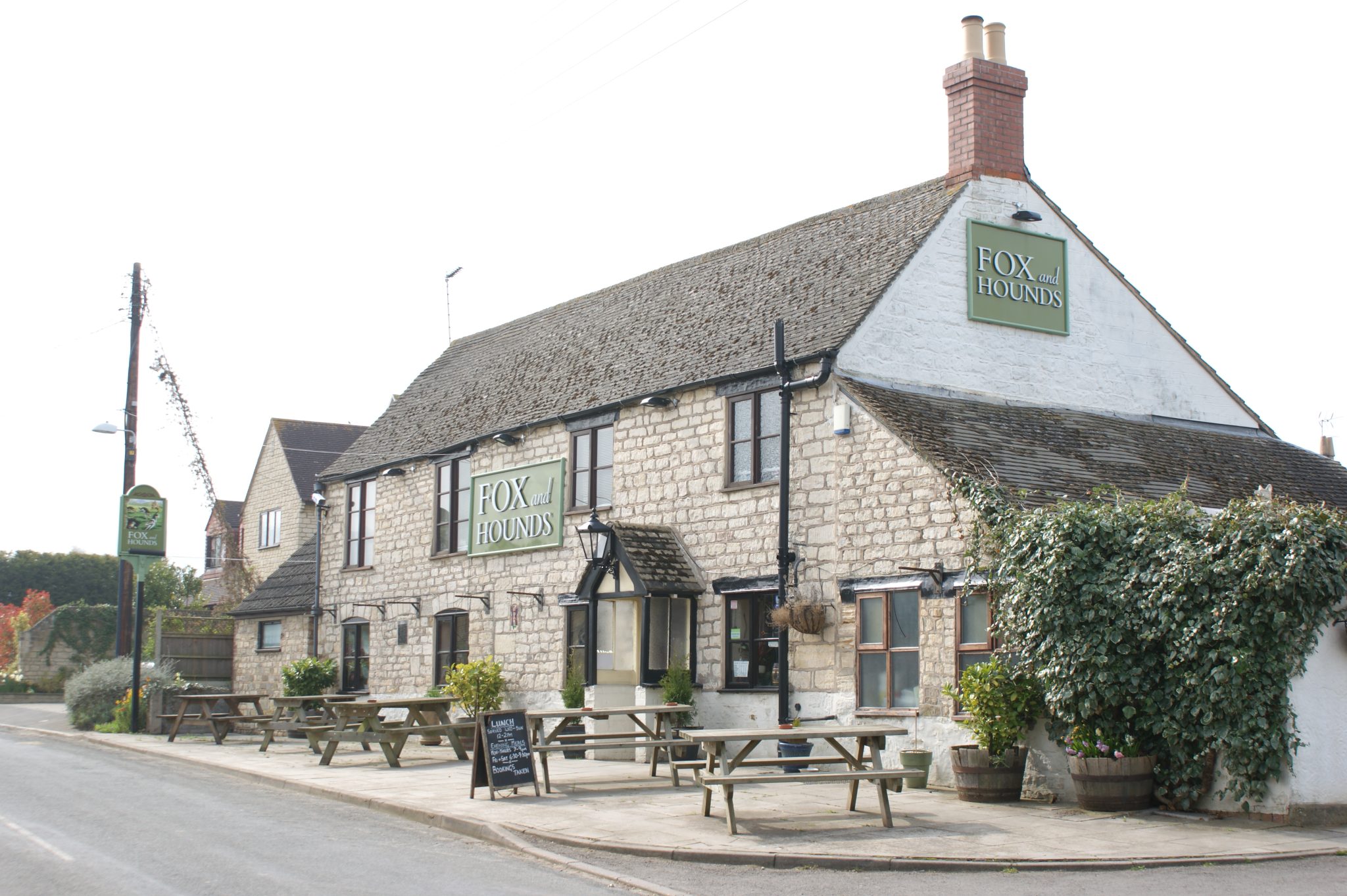 the-old-fox-coaley-cotswolds-pub-interior-design-pub-interior